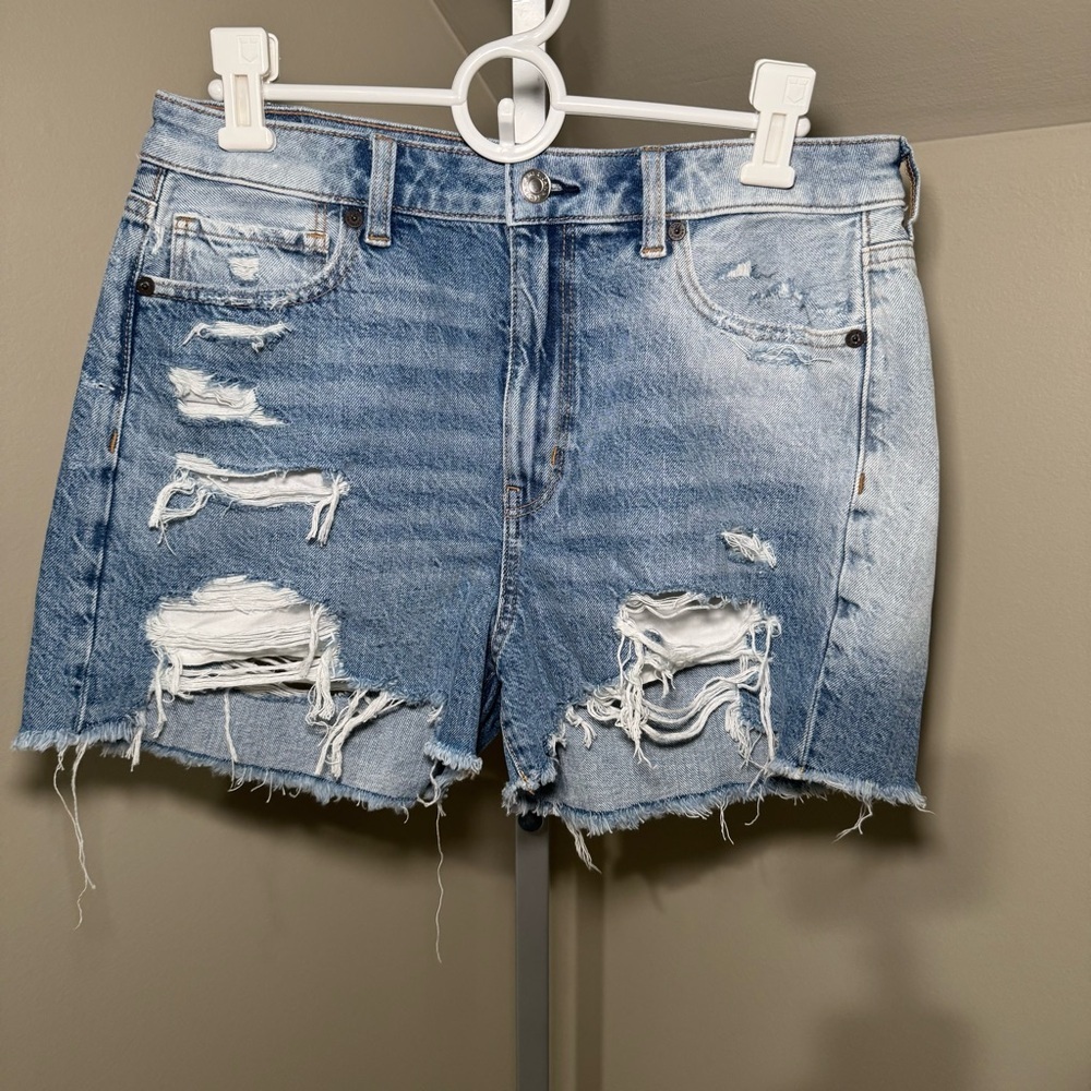 NWT American‎ Eagle Mom Short comfort waistband  distressed cutoff shorts size 8